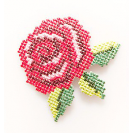 Broderie patch rose anglaise