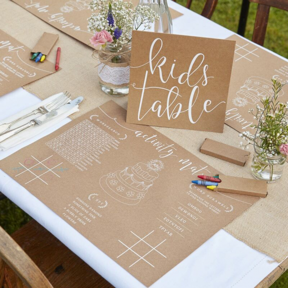 Set de table avec des activtés pour la table des enfants